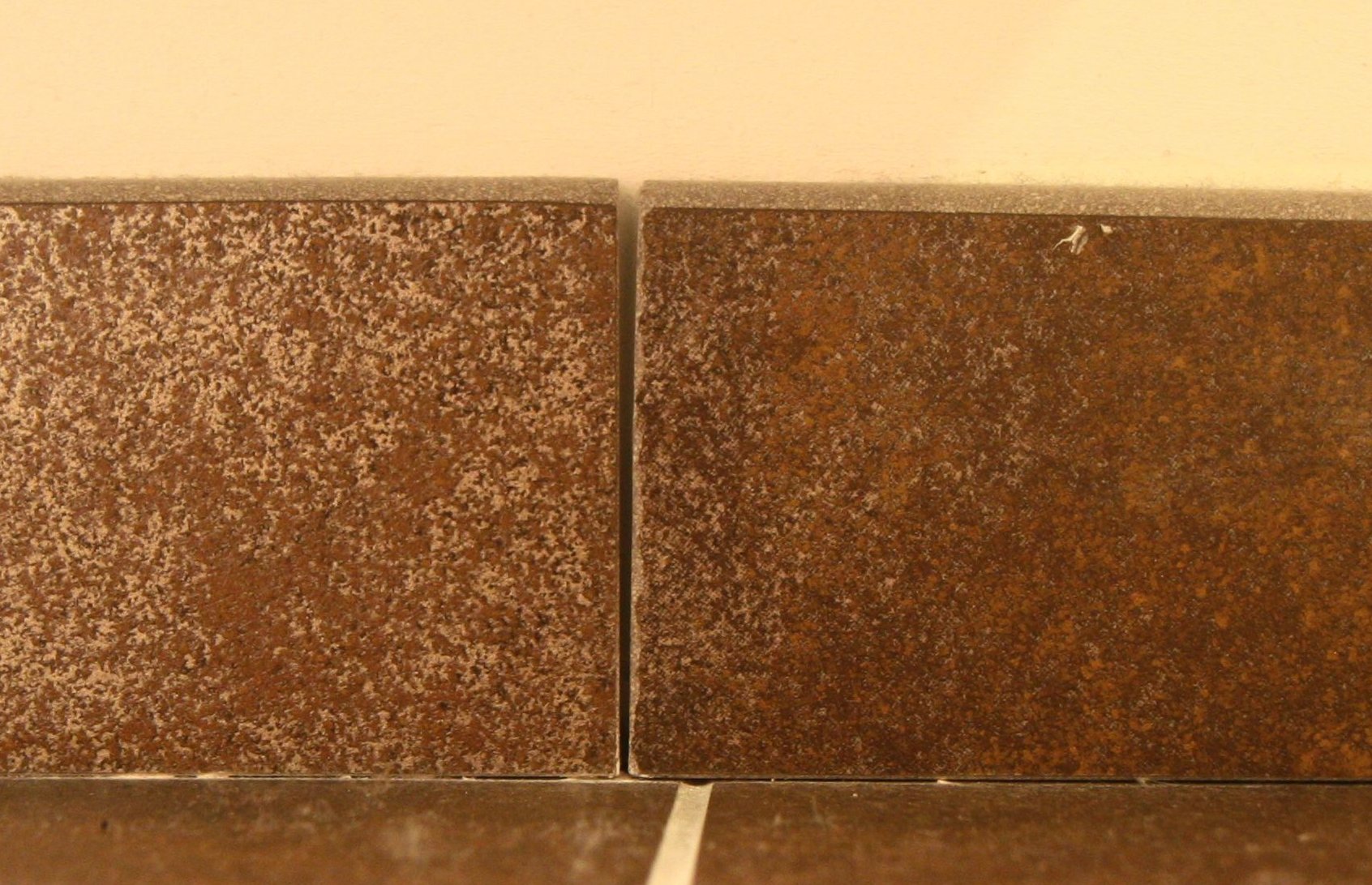 Joints non faits entre plinthes